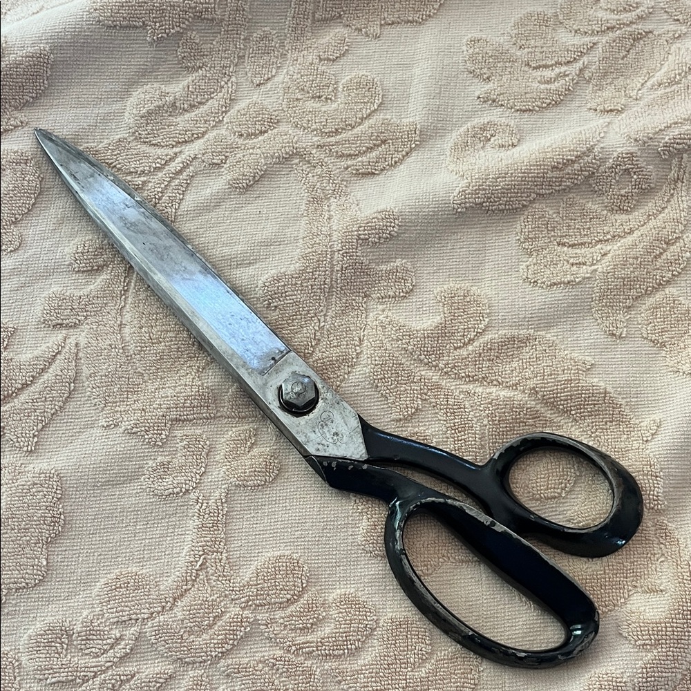 Vintage WISS USA STEEL FORGED Black Metal Scissors